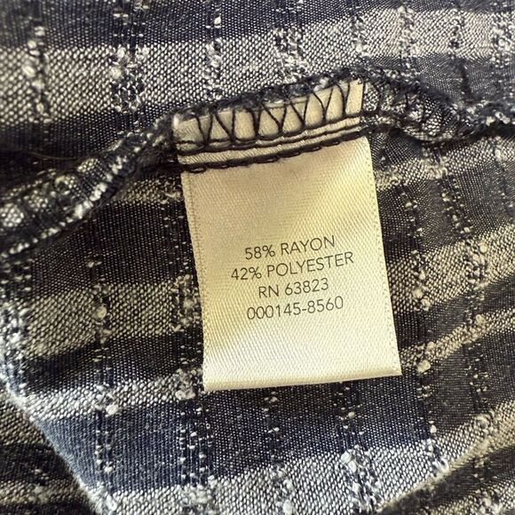 Christopher & Banks L Striped Lightly Textured V-Neck Top Navy Medium NWOT - Picture 3 of 4